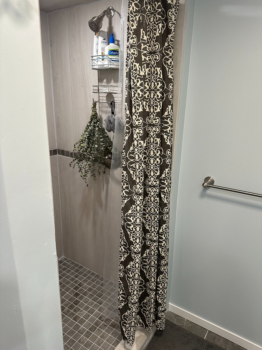 Brand new tiled shower!