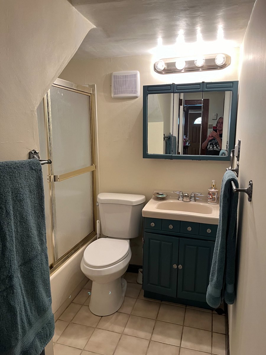 Bathroom tub/shower