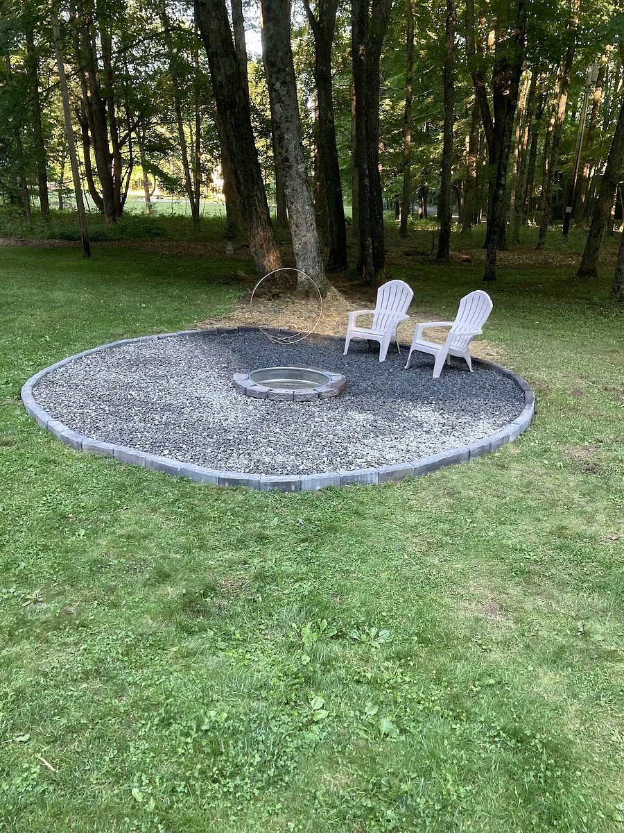 Outdoor fire pit