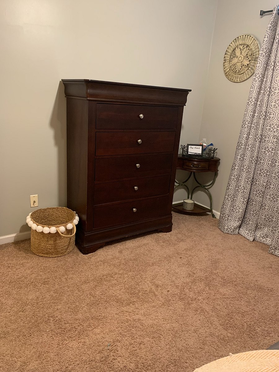 Dresser for your items.