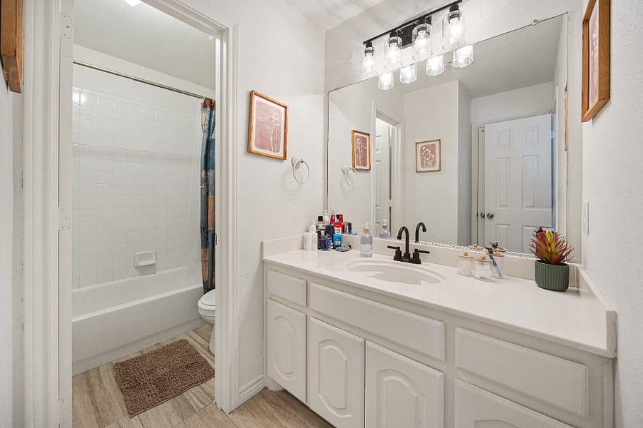 Bedroom 3 Jack and Jill Bathroom