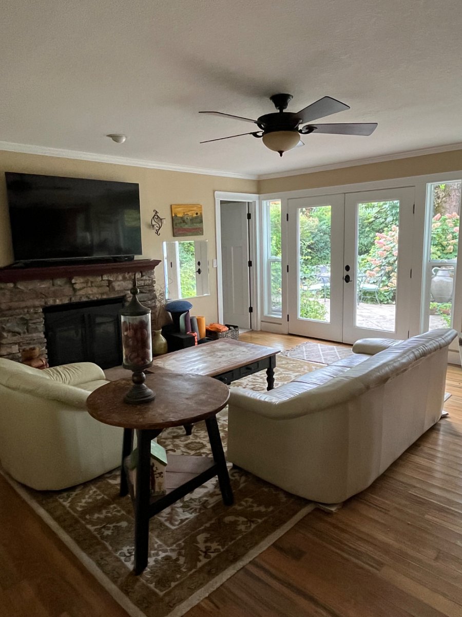 Family room adjacent to the kitchen. 