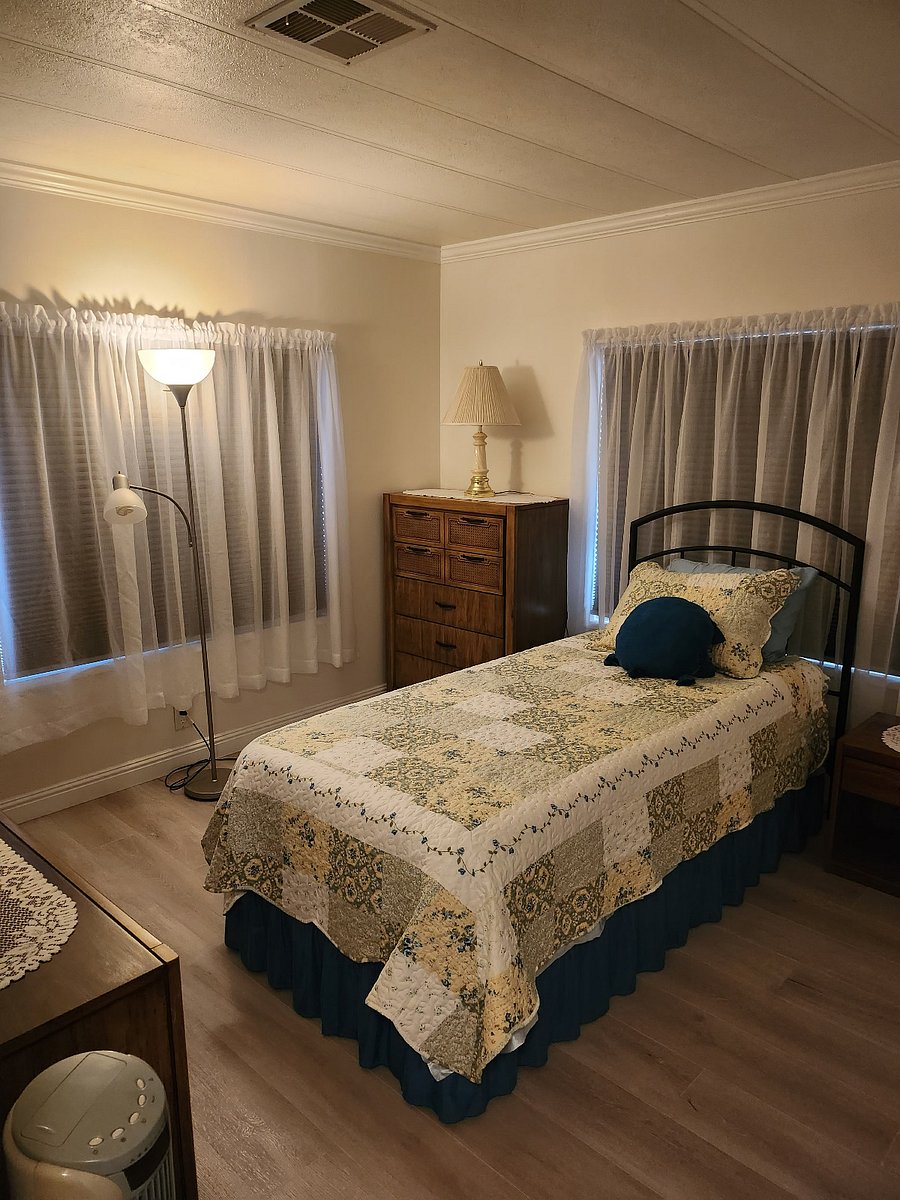 Tempur-Pedic Adjustable bed with massage features this room has a 9 foot long closet.This be can be traded out for a double bed if preferred. This bedtroom has a view of the mountains. 