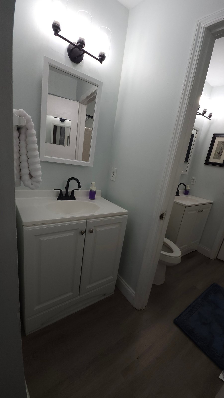 Double vanity, good for rushed mornings when you need two sinks!