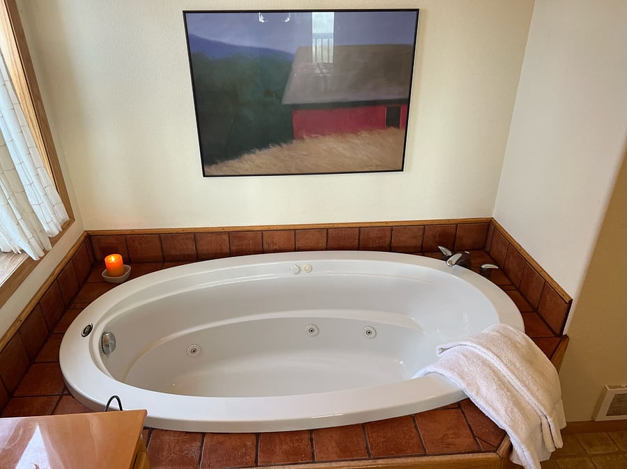 Bathtub with jets in primary bathroom