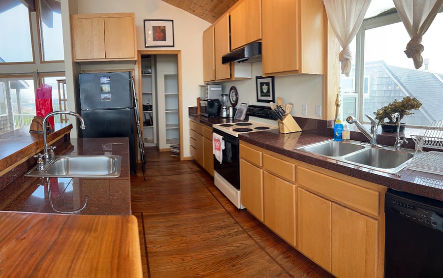 Fully stocked kitchen with dishwasher