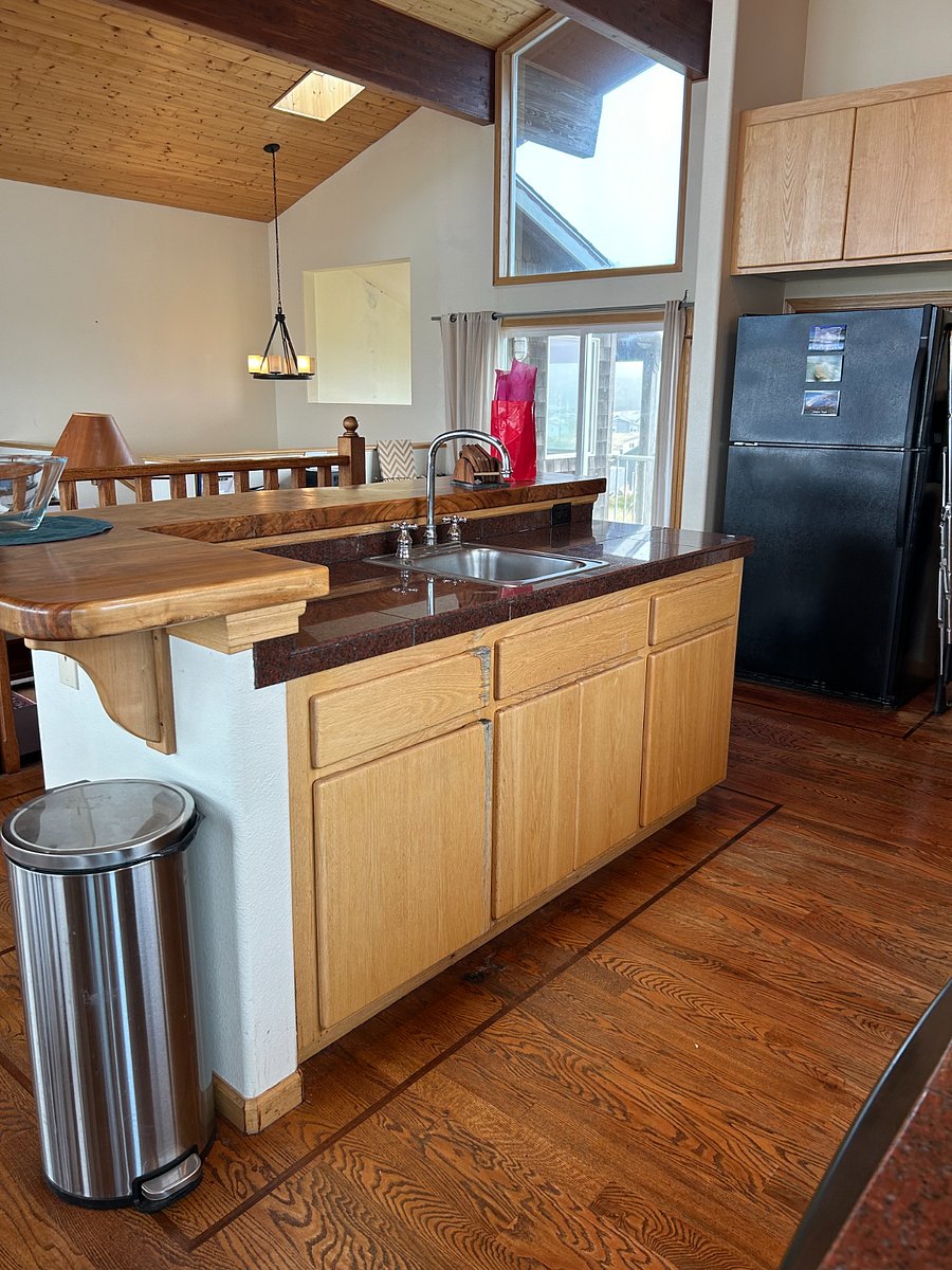 Second kitchen sink for easy food preparation