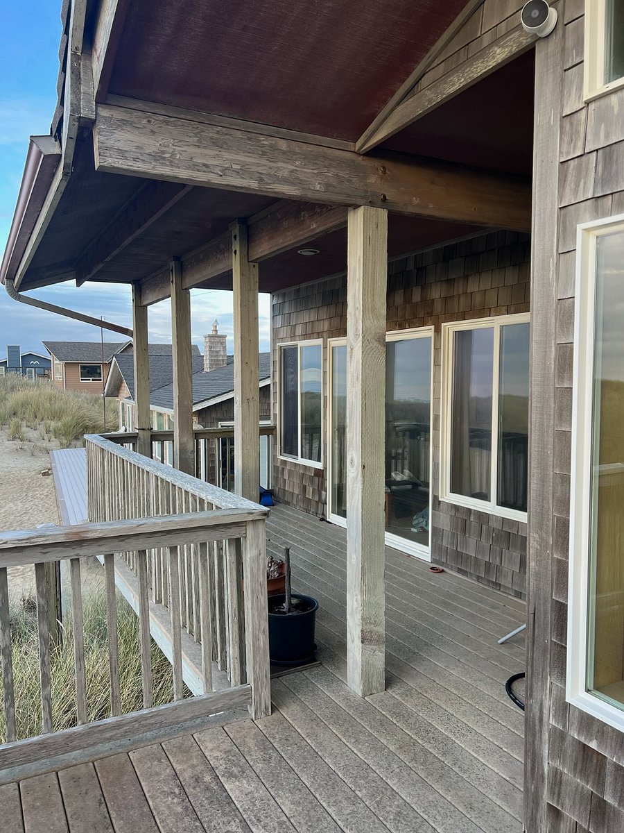 Balcony outside primary bedroom with view of Pacific Ocean