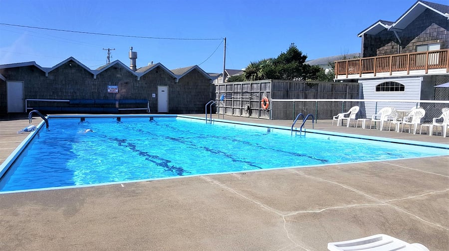 Guests can use the Bayshore community heated pool (seasonal), clubhouse, and gym facilities for a fee