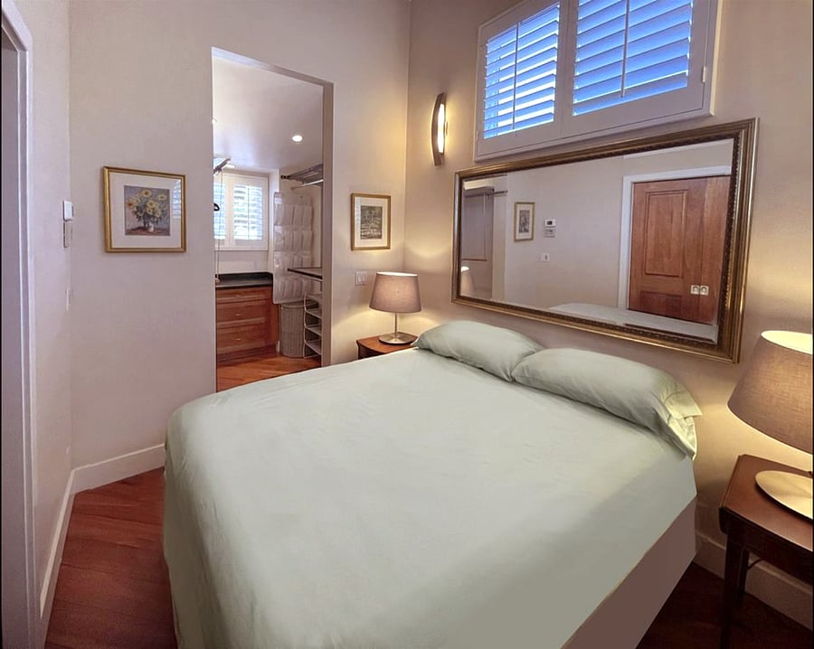 Bedroom w/queen size bed