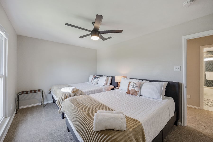 Elm House 3rd Bedroom (2 Queen Beds) 