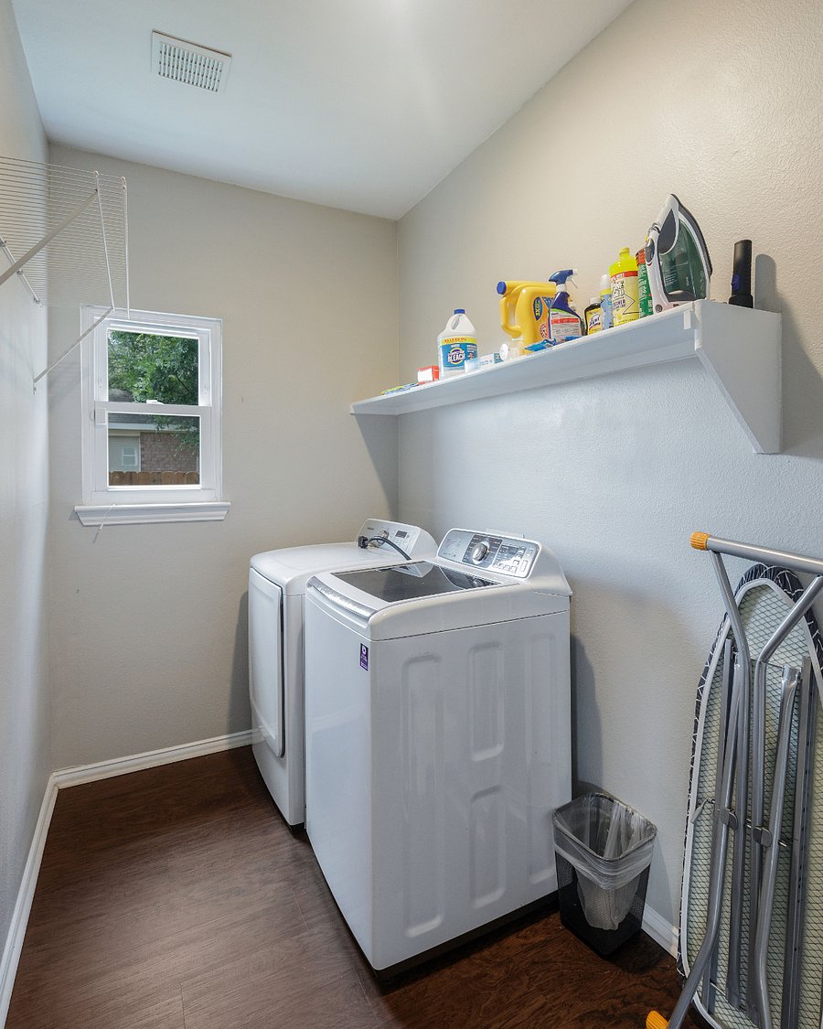 Elm House Laundry Room 