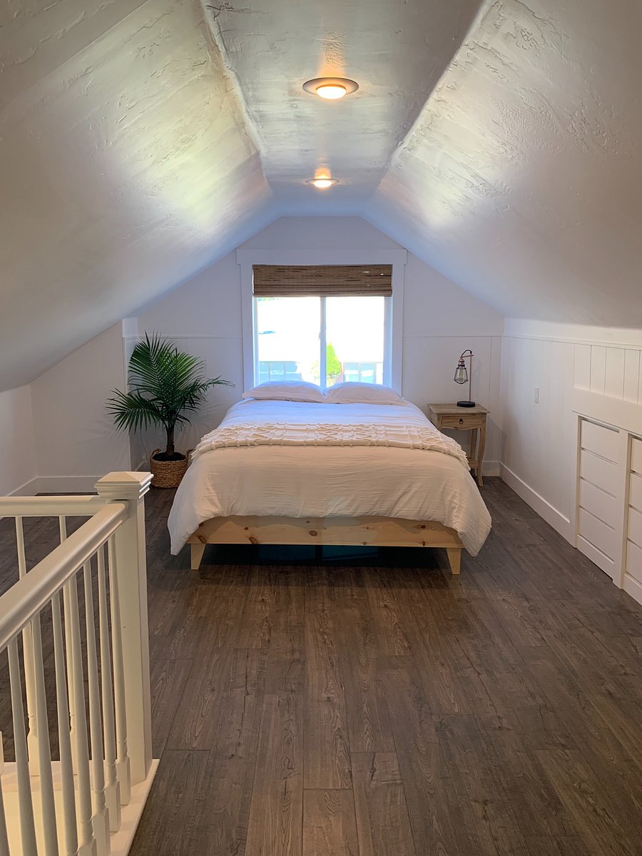 Upstairs Loft bedroom