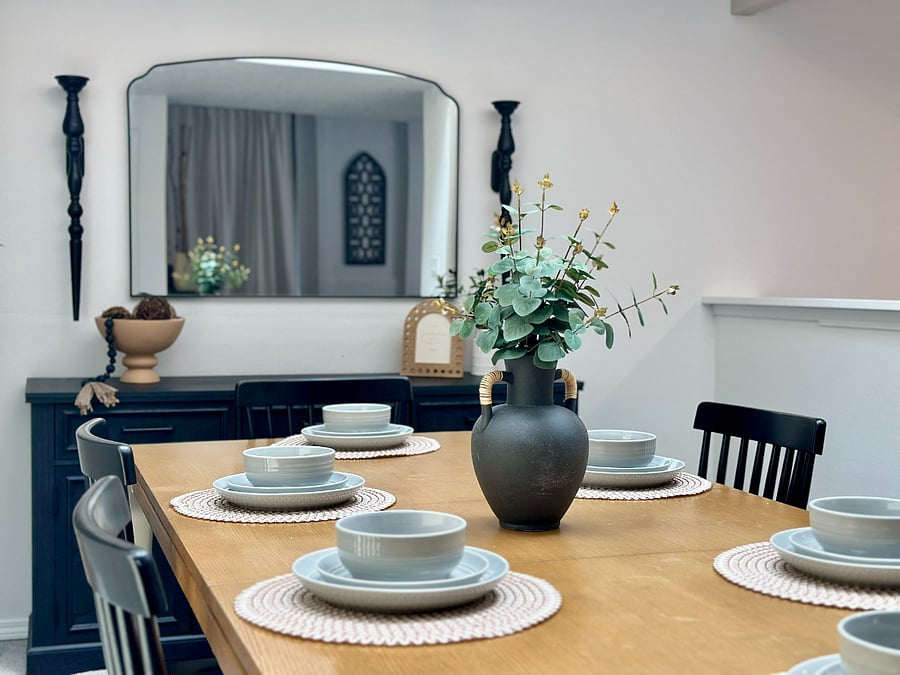 Dining table can seat 6+