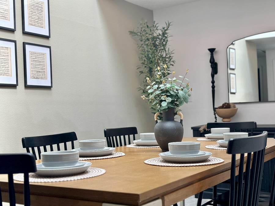Dining table can seat 6+