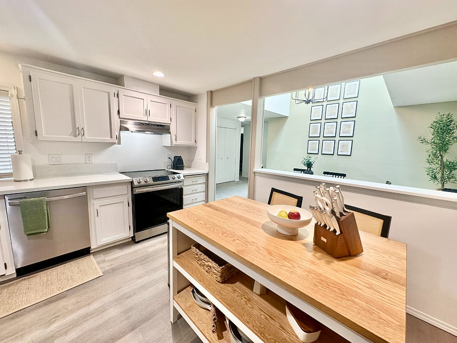 Fully equipped kitchen with all you need to get cooking! Brand-new stainless-steel appliances and a handy kitchen island with stools.