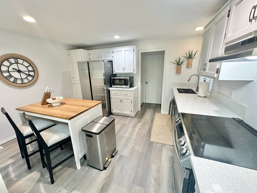 Fully equipped kitchen with all you need to get cooking! Brand-new stainless-steel appliances and a handy kitchen island with stools.