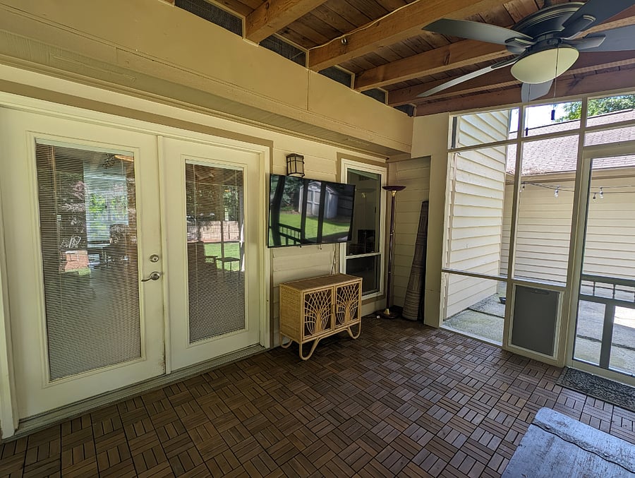 Screened in porch