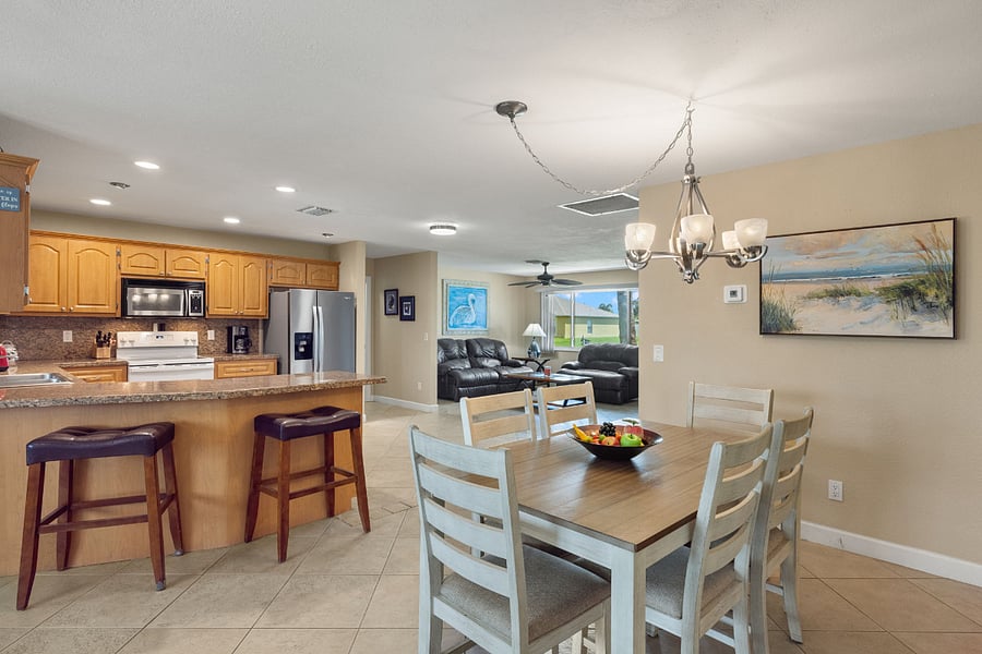 Dining room and breakfast bar
