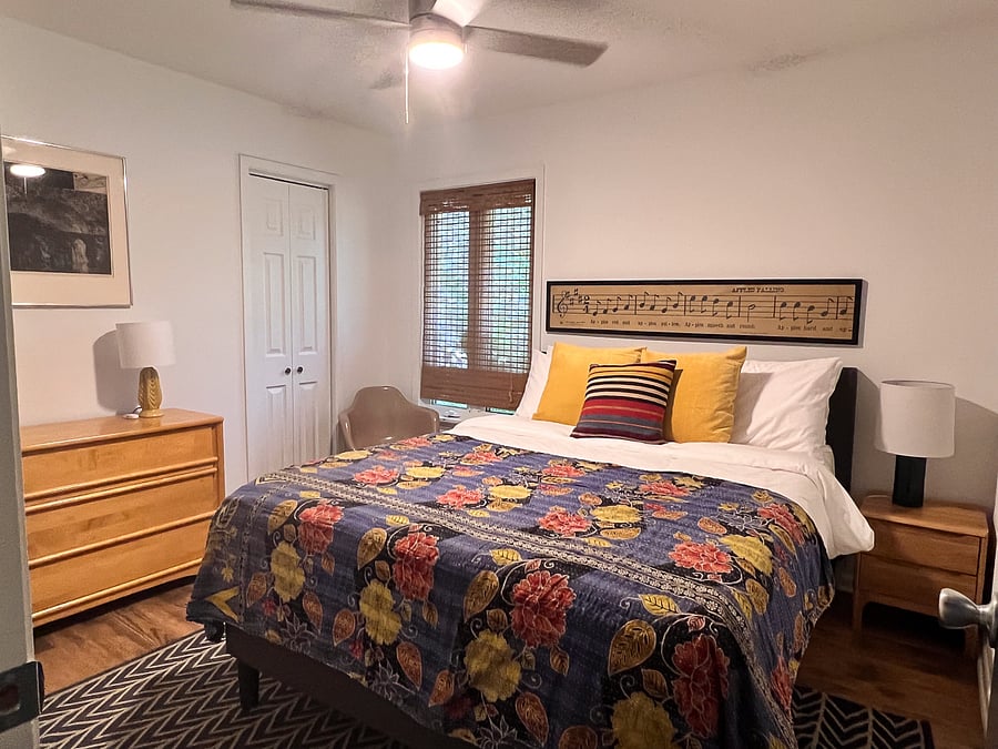 Guest bedroom 2 - Queen Bed