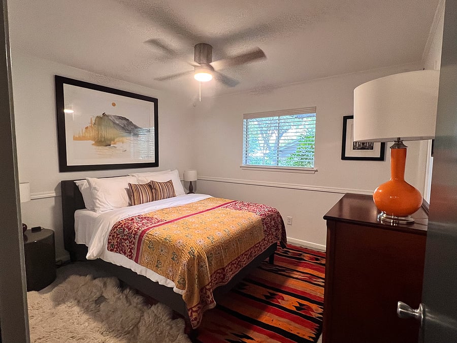 Guest bedroom 1 - Queen Bed