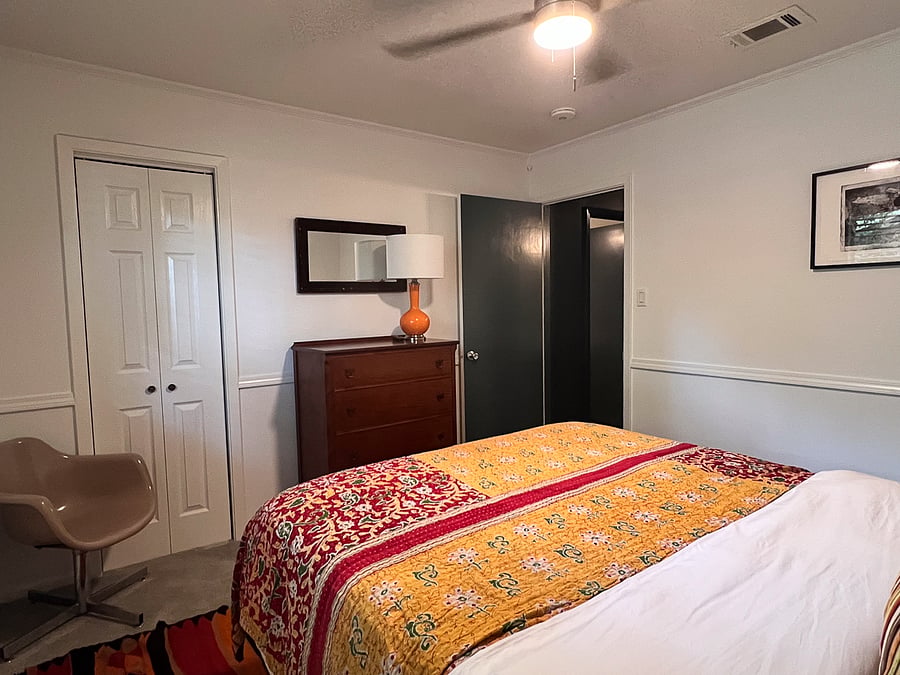 Guest bedroom 1 - Queen Bed