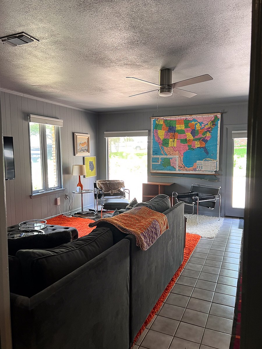 2nd living room with board games, reading nook, lounge area & smart TV - Side entrance from the driveway.