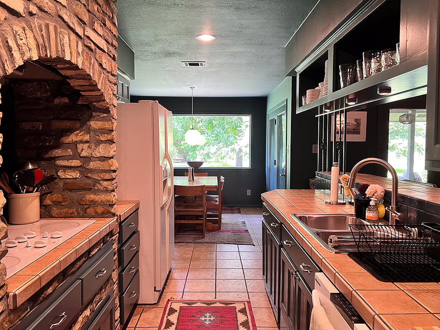 Kitchen looking toward the dinning area.