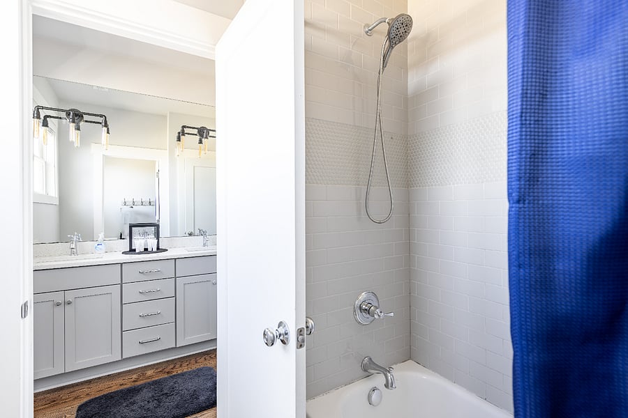 Full Upstairs Bathroom
