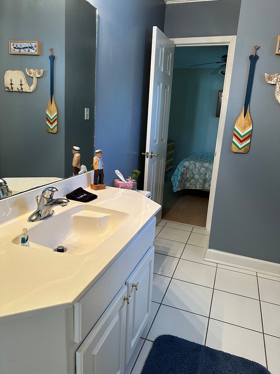 Jack & Jill bath