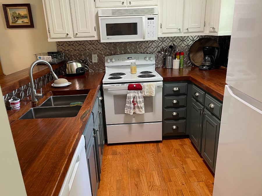 Fully functioning kitchen with kitchenware 