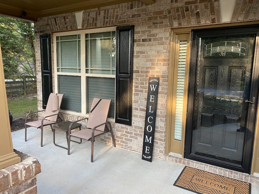 Front porch with lawn furniture