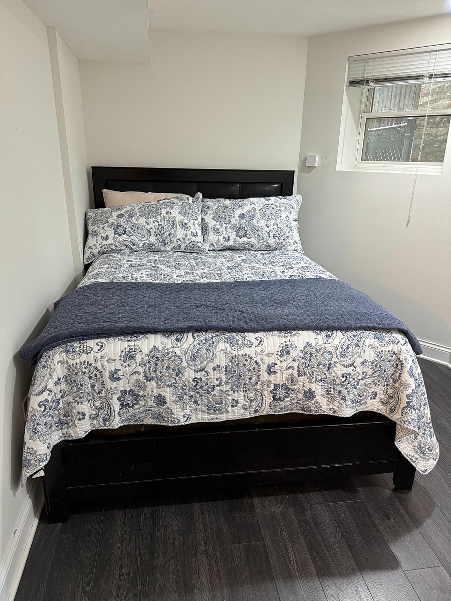 Queen Bed with pillowtop mattress + sets of sheets