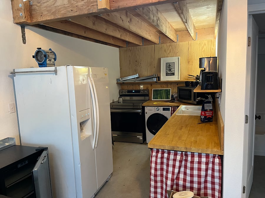 Kitchen + washer/dryer On the wy to the loft!!!