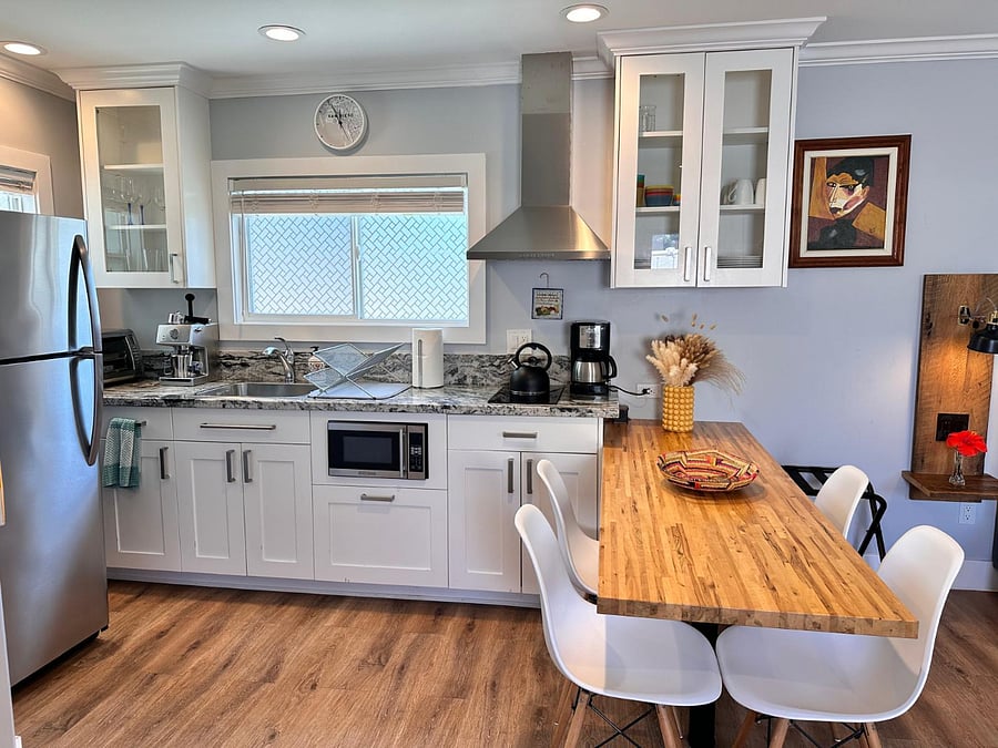 Kitchen and dining table