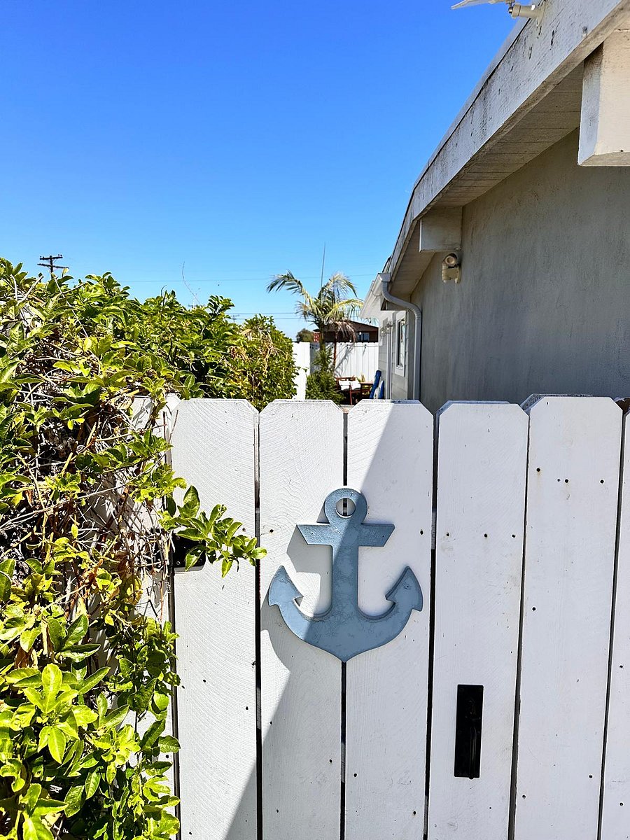 Entrance gate