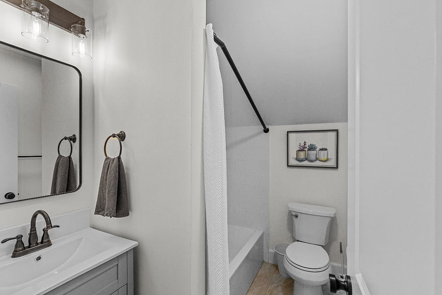 Upstairs full bath