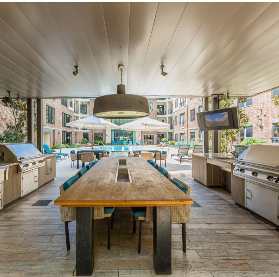 Live mutual entertainment space for guests.