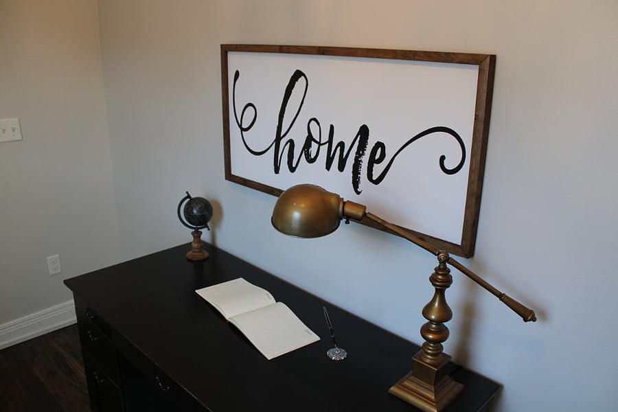 Large desk, perfect for working from home.
