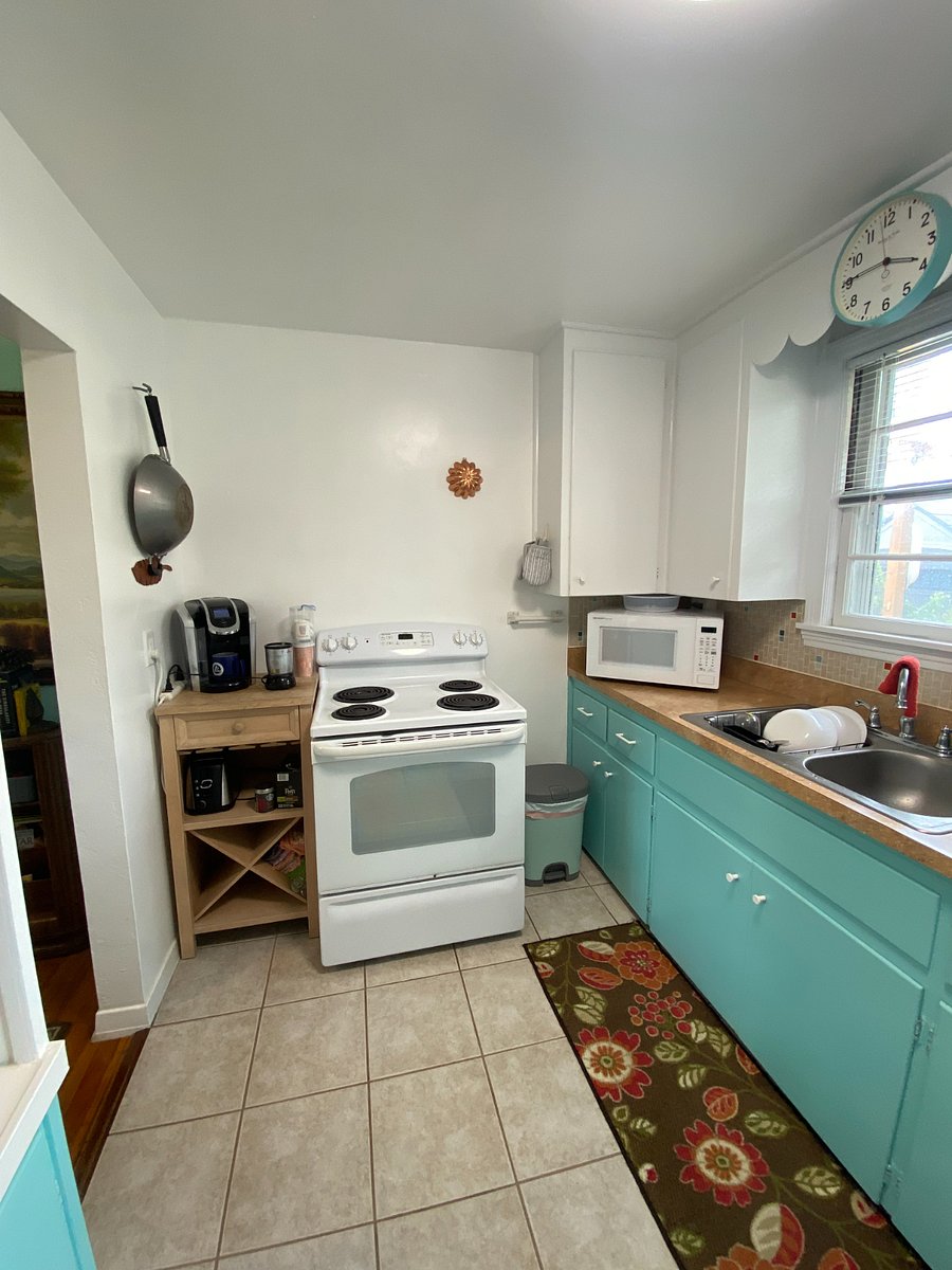Keurig coffee maker, microwave, typical elec range, NO dishwasher.