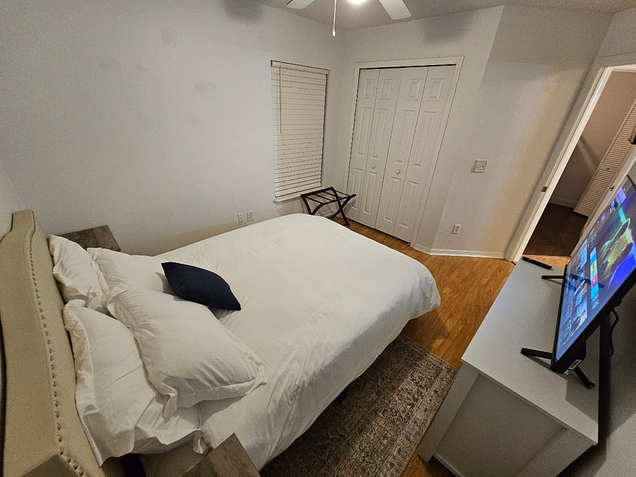 Guest bedroom