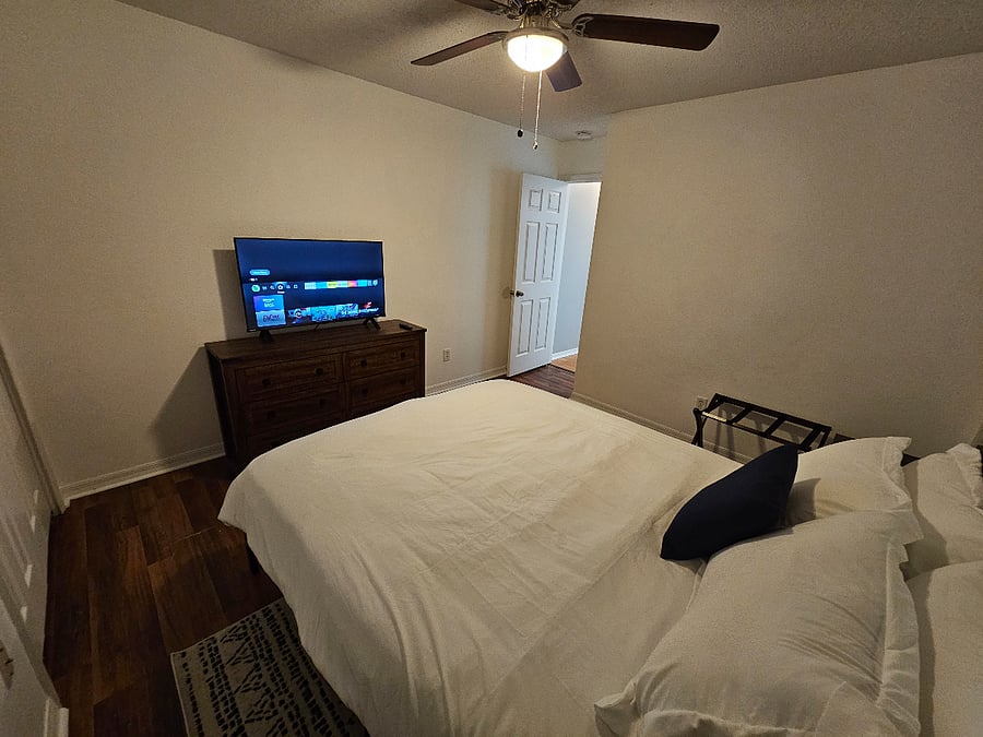 Guest bedroom