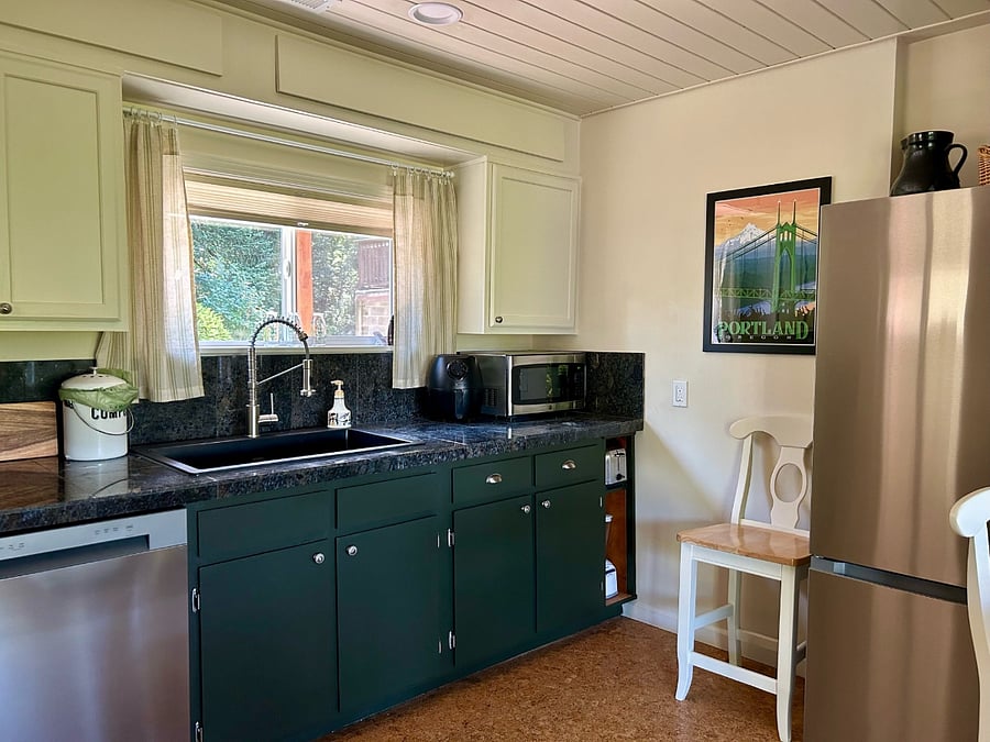 Fully equipped kitchen, with all new stainless steel appliances.