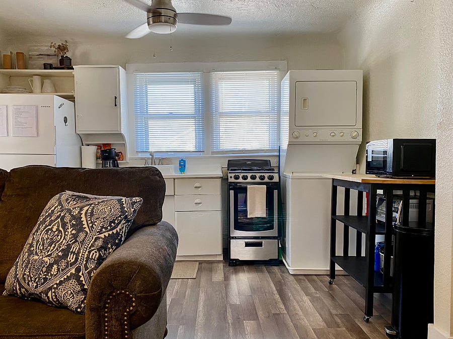 Kitchen area with washer/dryer in unit