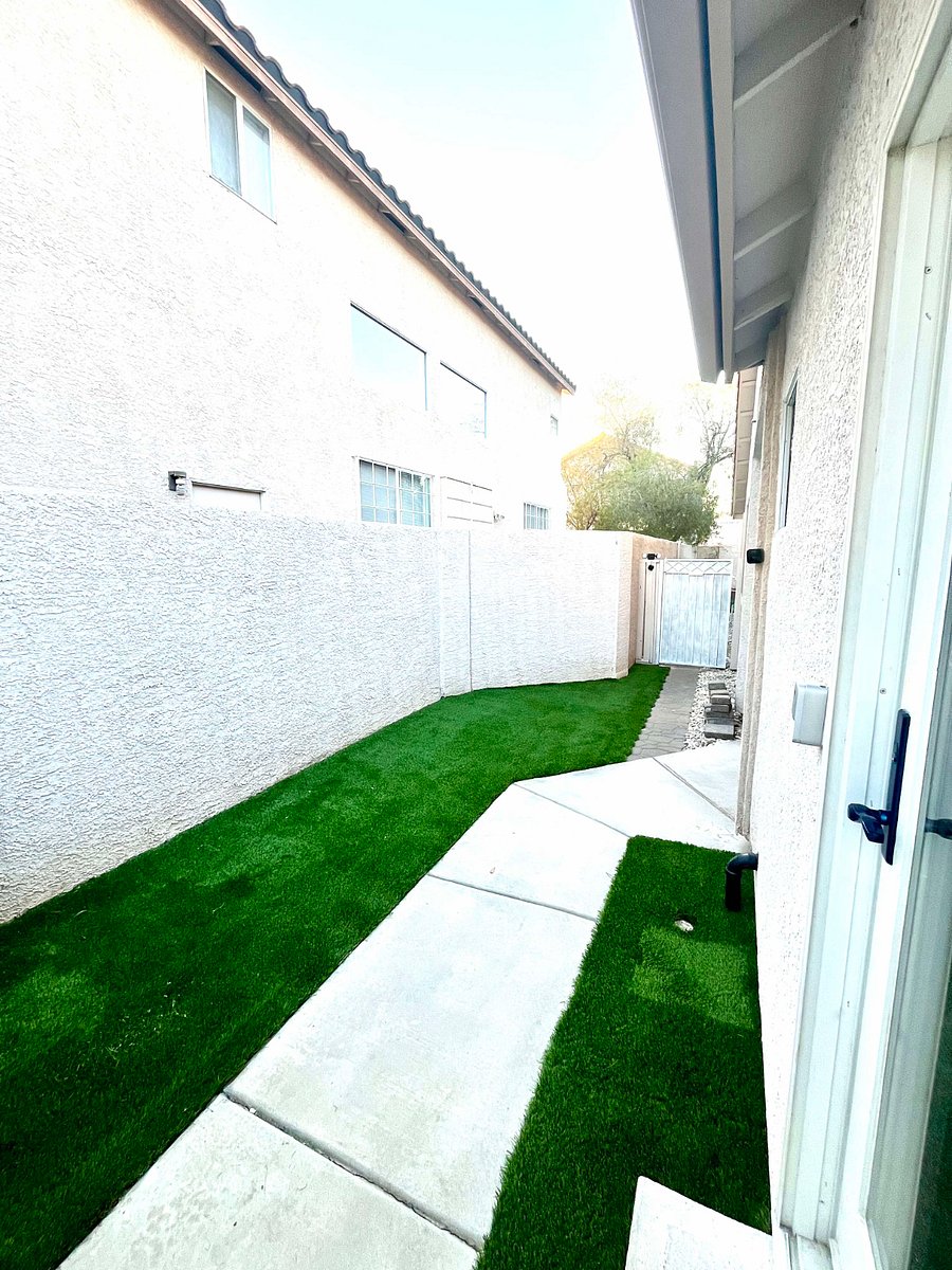Front/Shared Yard