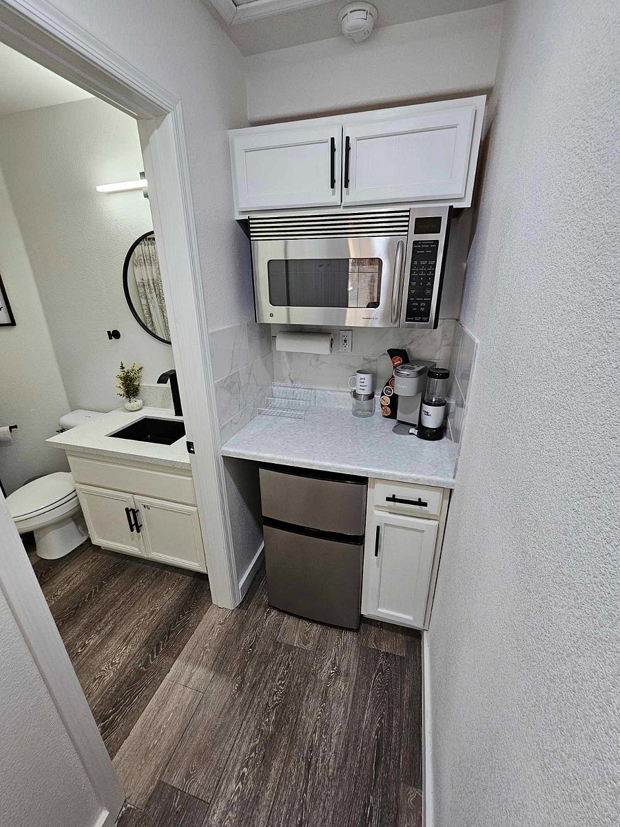 Mini Kitchenette