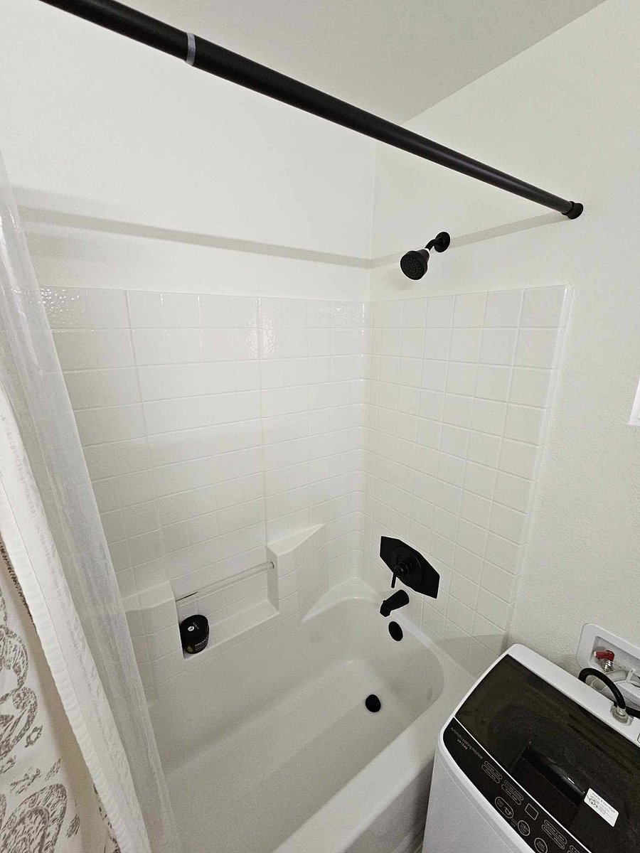 Full tub Shower