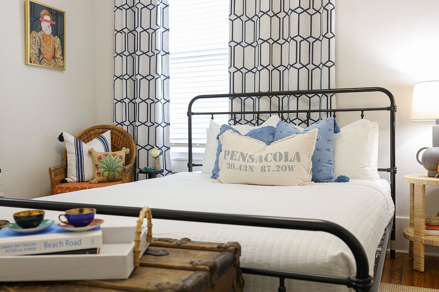 Second bedroom with queen size bed