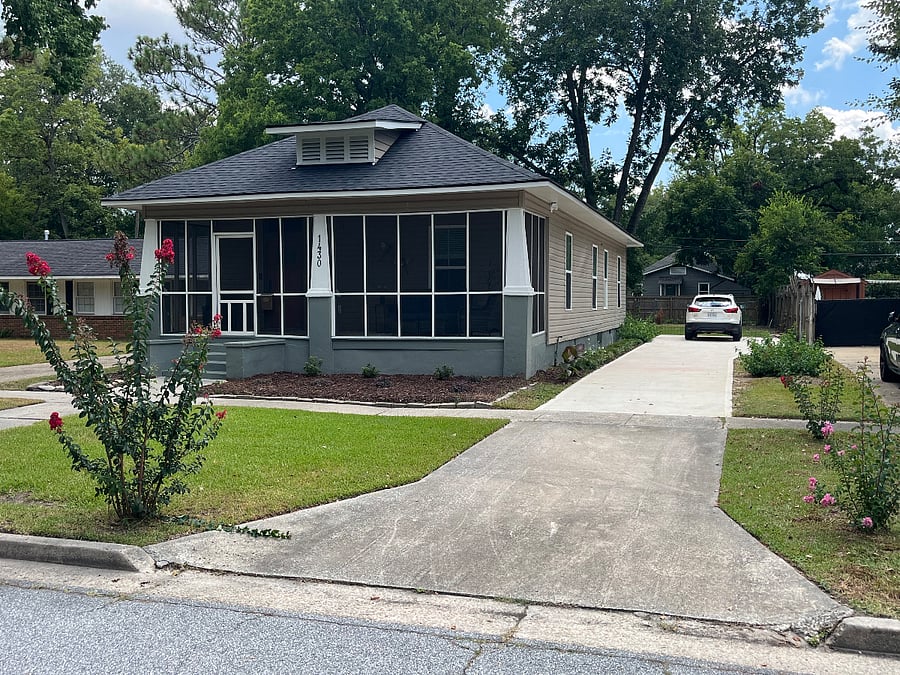 Long driveway gives easy access to both the front and back doors to meet your preference.