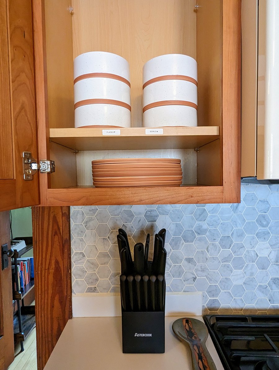 Plates, bowls & knives